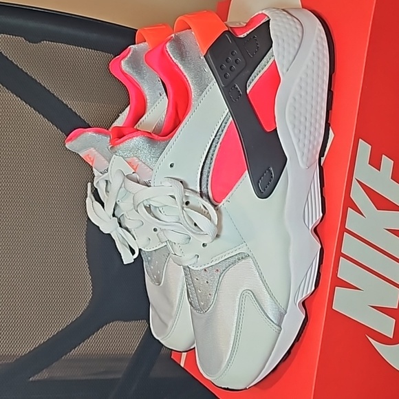 Nike Air Huarache Men Size 10.5 US INFRARED - Picture 2 of 6